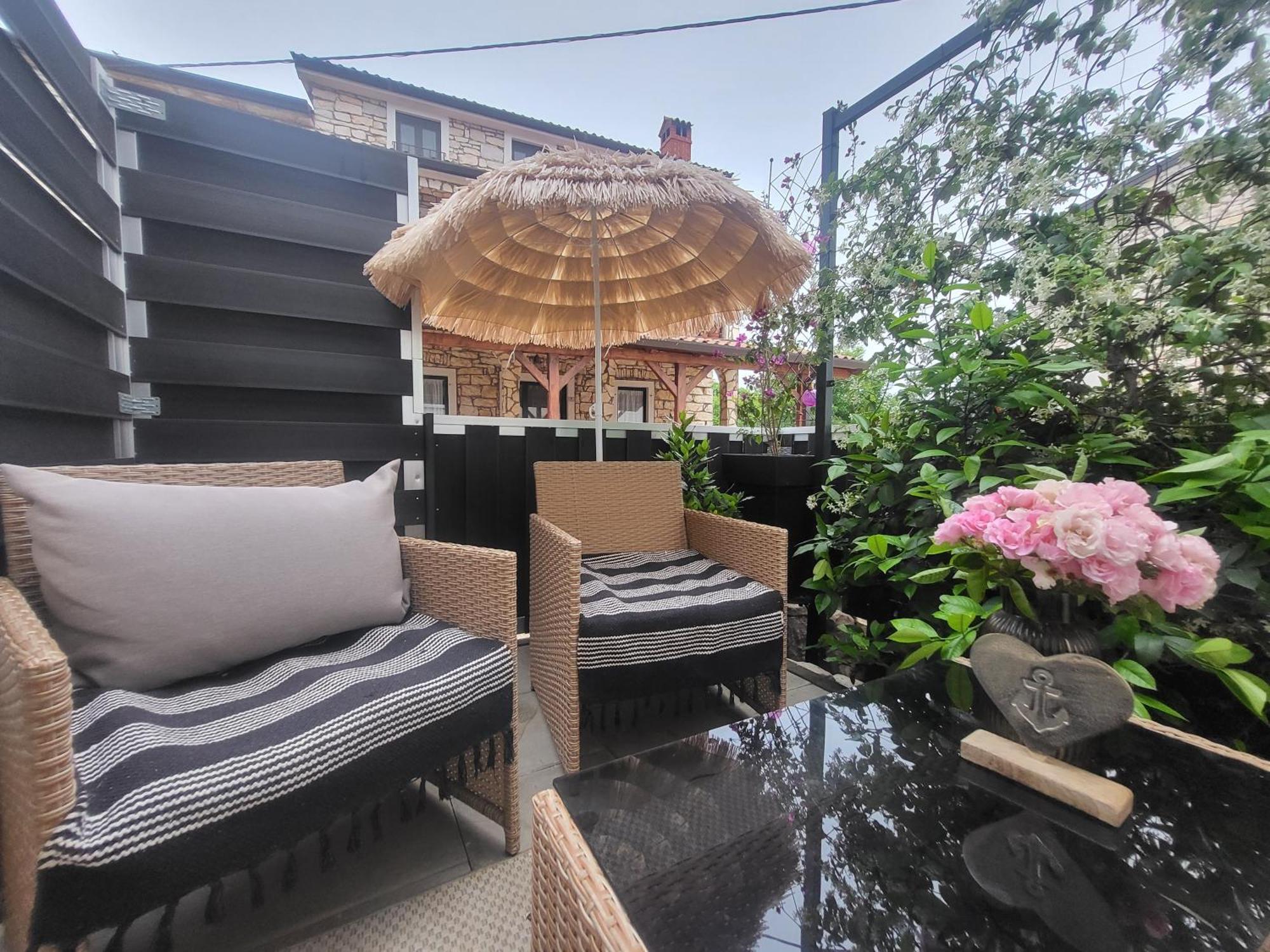 Villa Amore Radini Istrian Romantic Studio With Private Parking And Terrace Brtonigla Dış mekan fotoğraf